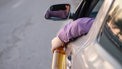 Pijany w rowie. Interweniowali świadkowie, ratownicy i pracownik stacji paliw