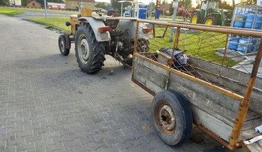 Pijany wiózł traktorem matkę z dwójką dzieci. Na przyczepie dla prosiąt
