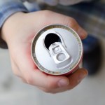 napoje gazowane Pijesz energetyki? Ten mężczyzna wypijał 8 dziennie i skończył z udarem