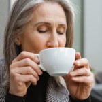 Pijesz kawę po tej godzinie? Cierpią na tym jelita i serce