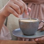 Pijesz kawę regularnie? Naukowcy odkryli zaskakujący wpływ na mięśnie i tłuszcz
