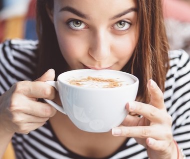 Pijesz kawę z mlekiem w ciągu dnia? Lekarka: to droga do insulinooporności i tycia
