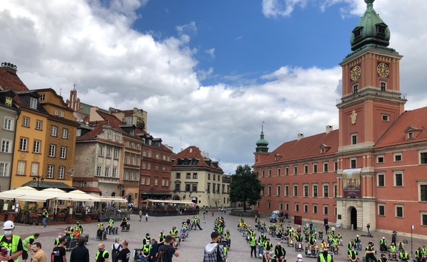 Pikieta branży scenotechnicznej w Warszawie. "Niech nas zobaczą i usłyszą"