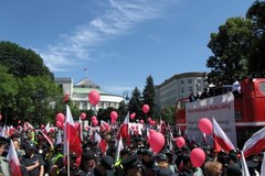 Pikieta celników przed Sejmem w Warszawie