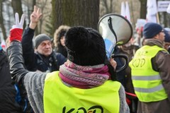 Pikieta KOD przed siedzibą Trybunału Konstytucyjnego