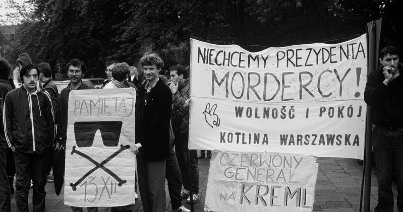 Pikieta pod sejmem przeciwko wyborowi generała Wojciecha Jaruzelskiego na prezydenta PRL - 19 lipca 1989 r. /Wojtek Laski /East News