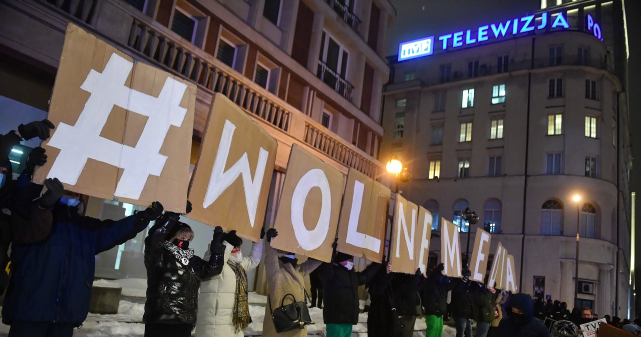 Pikieta pod siedzibą TVP w Warszawie, 10 lutego 2021 r. /PAP