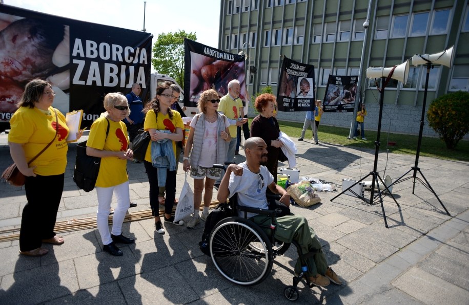 Pikieta poparcia dla prof. Chazana / 	Piotr Polak    /PAP