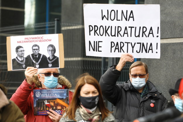 Pikieta poparcia dla sędziego Igora Tulei przed Prokuraturą Krajową /Rafał Guz /PAP