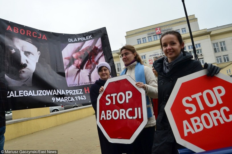 Pikieta przeciwników aborcji pod Szpitalem Bielańskim w Warszawie /Mariusz Gaczyński /Reporter