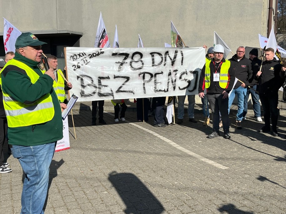 Pikieta przed siedzibą Holdingu KW w Katowicach. /Anna Kropaczek /RMF FM