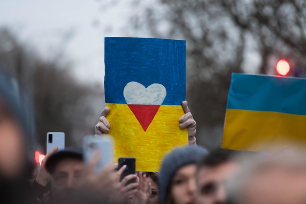 Pikieta solidarności z Ukrainą przed konsulatem Federacji Rosyjskiej w Poznaniu /	Jakub Kaczmarczyk   /PAP