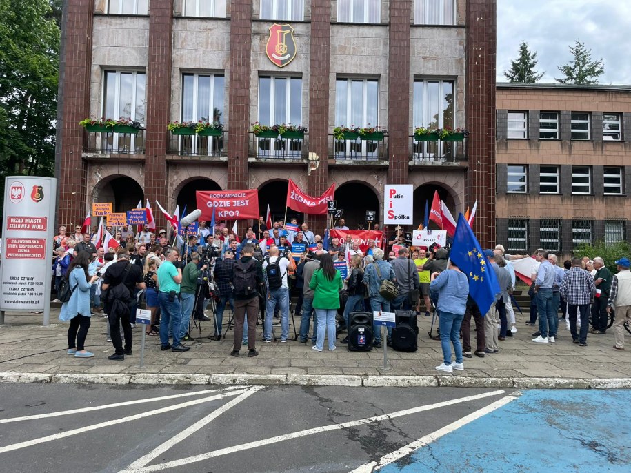 Pikiety pod Hutą Stalowa Wola /Krzysztof Kot /RMF FM