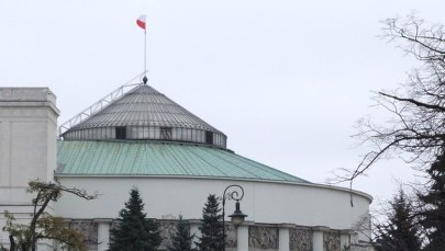 Pikiety przed Sejmem w przeddzień prac nad przepisami ws. aborcji. "Zatrzymajmy fanatyków"