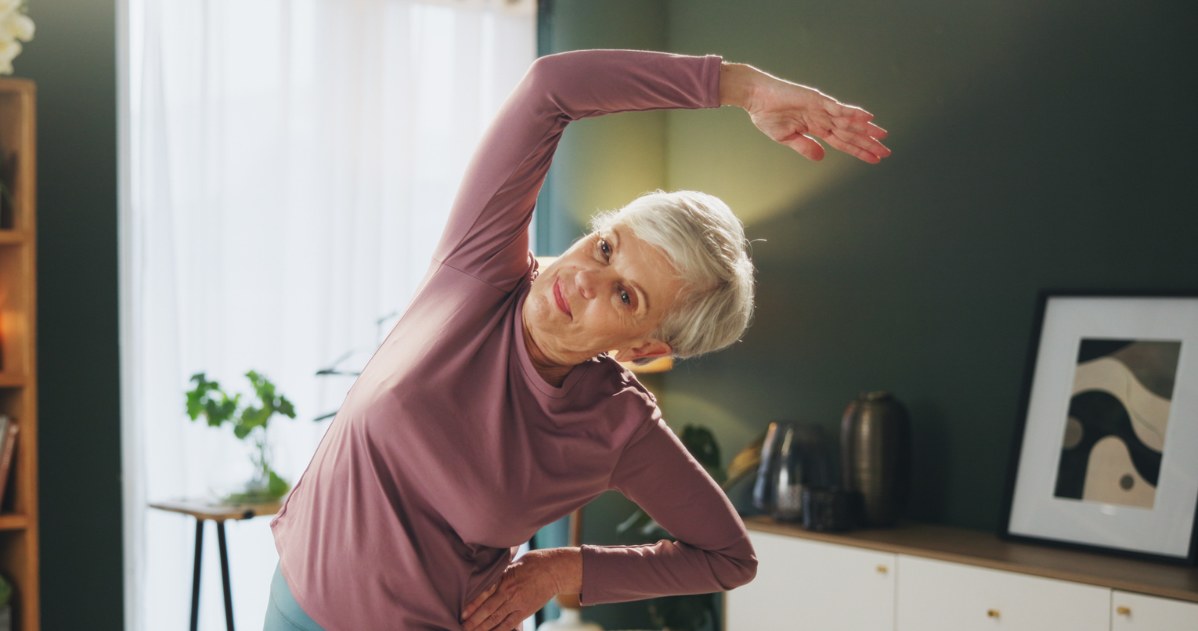 Pilates na stojąco świetnie to trening dla siły, równowagi i wytrzymałości /123RF/PICSEL