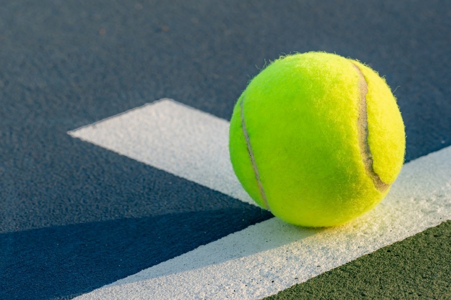 Dlaczego piłki tenisowe są żółte? Odpowiedź jest nieoczywista