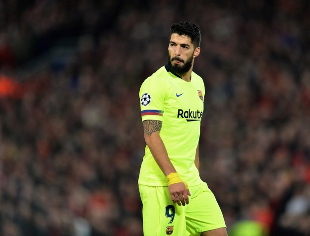 Piłkarz Barcelony Luis Suarez poddał się zabiegowi artroskopii kolana /PETER POWELL   /PAP/EPA