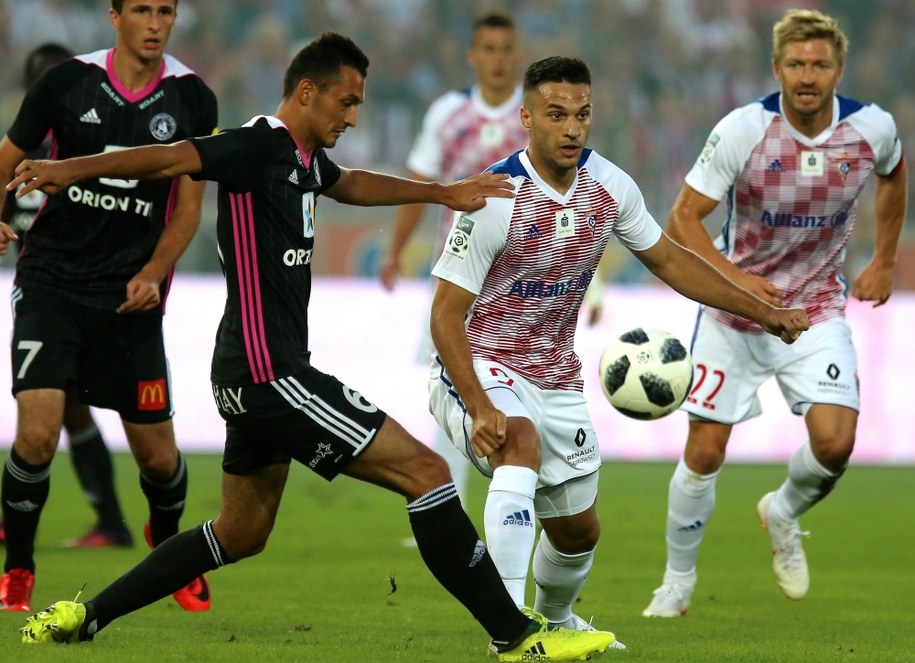   Górnik Zabrze player Jesus Jimenez (second from right) and Martin Sulek (second from left) of AS Trencin in the first qualifying round of Europa League / Andrzej Grygiel / PAP 