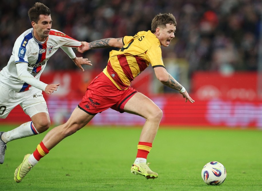 Piłkarz Górnika Zabrze Josema Sanchez i Dimitras Rallis z Jagiellonii Białystok. /PAP/Art Service /PAP