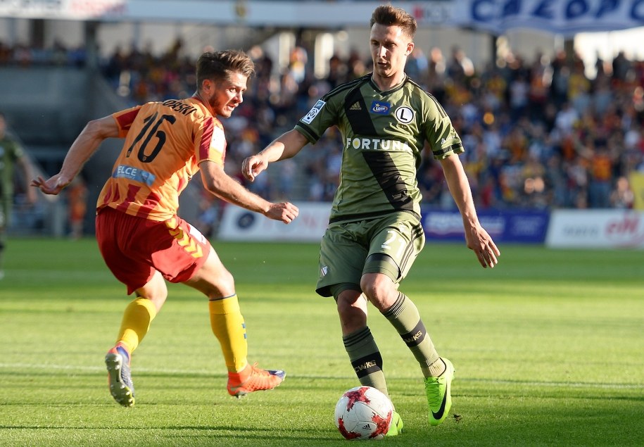 Piłkarz Korony Kielce Maciej Górski i Dominik Nagy z Legii Warszawa /PAP/Piotr Polak /PAP