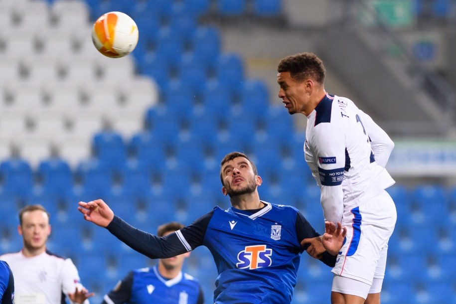 Piłkarz Lecha Poznań Djordje Crnomarkovic  i James Tavernier z Glasgow Rangers FC /Jakub Kaczmarczyk /PAP