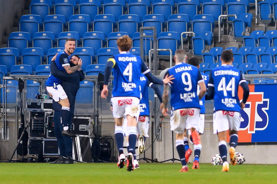 Piłkarz Lecha Poznań Pedro Tiba  cieszy się z gola podczas meczu Ekstraklasy z Podbeskidziem Bielsko-Biała /Jakub Kaczmarczyk /PAP