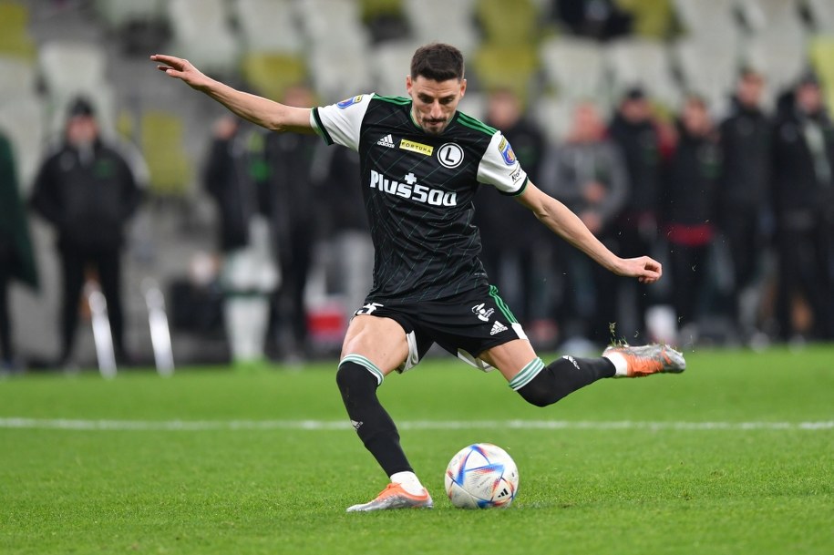 Piłkarz Legii Warszawa Filip Mladenovic / 	Adam Warżawa    /PAP