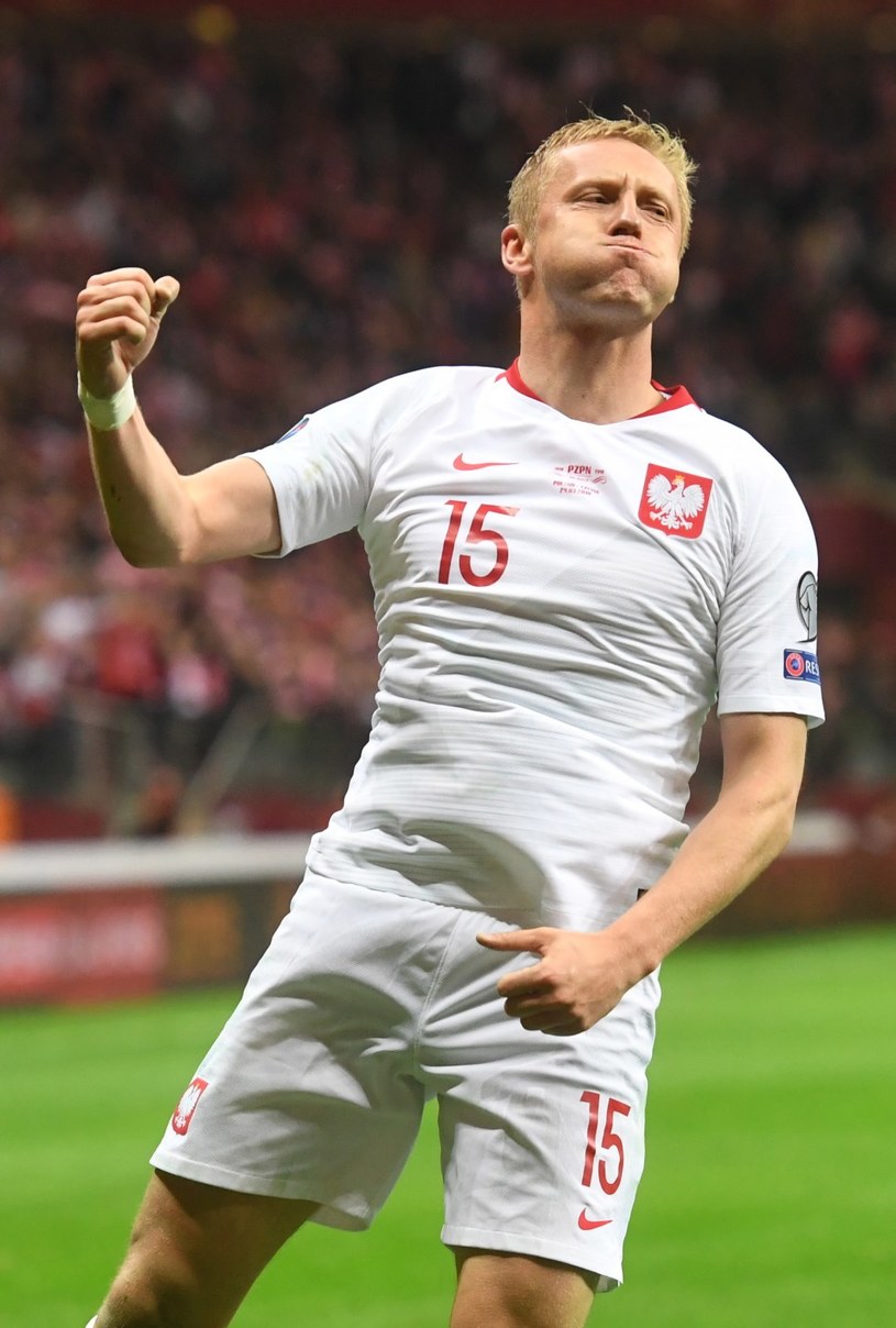 Piłkarz reprezentacji Polski Kamil Glik cieszy się z gola podczas meczu eliminacyjnego mistrzostw Europy z Łotwą /Piotr Nowak /PAP