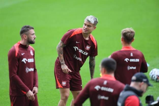 Piłkarz reprezentacji Polski Kamil Piątkowski podczas treningu na Estadio do Dragao w Porto. /Leszek Szymański /PAP