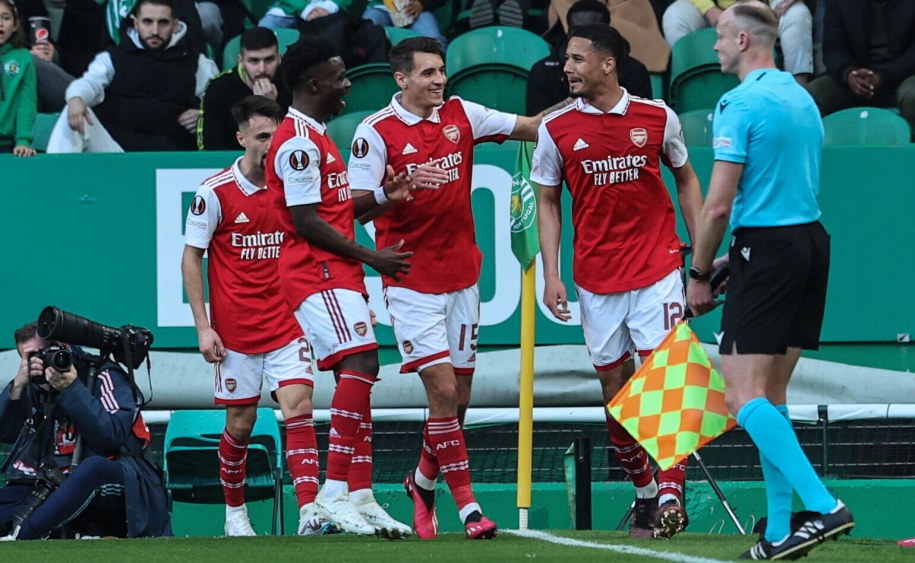 Piłkarze Arsenalu podczas meczu ze Sportingiem Lizbona /ANTONIO COTRIM  /PAP/EPA