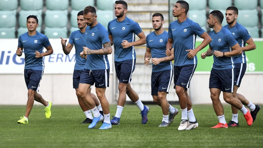 Piłkarze Atomitosu Ateny podczas treningu na stadionie Legii Warszawa /Piotr Nowak /PAP