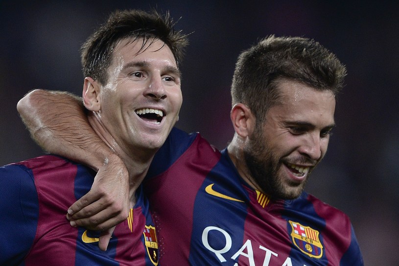 Piłkarze Barcelony Lionel Messi (z lewej) i Jordi Alba /AFP
