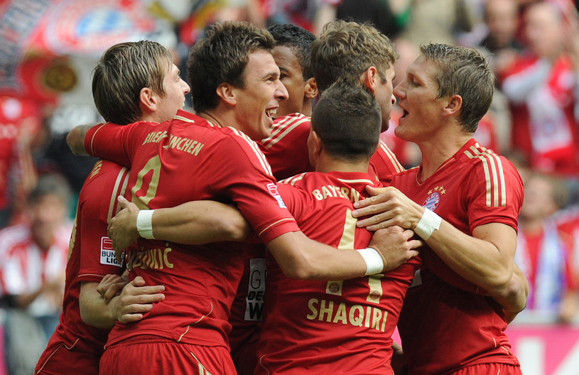 Piłkarze Bayernu cieszą się ze zdobycia bramki /AFP