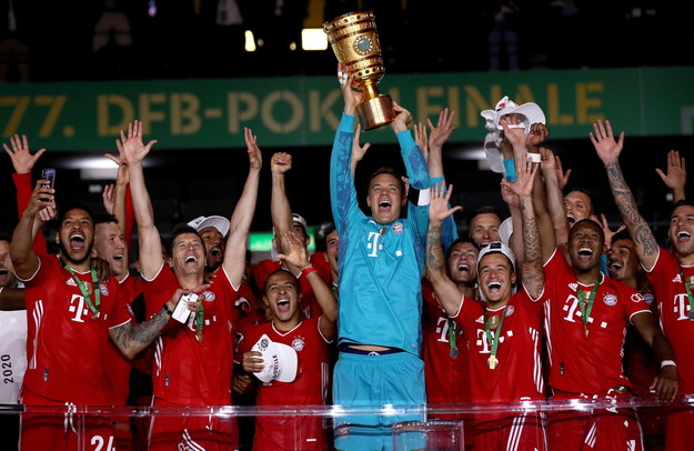 Piłkarze Bayernu Monachium po wygraniu Pucharu Niemiec /ALEXANDER HASSENSTEIN / POOL /PAP/EPA