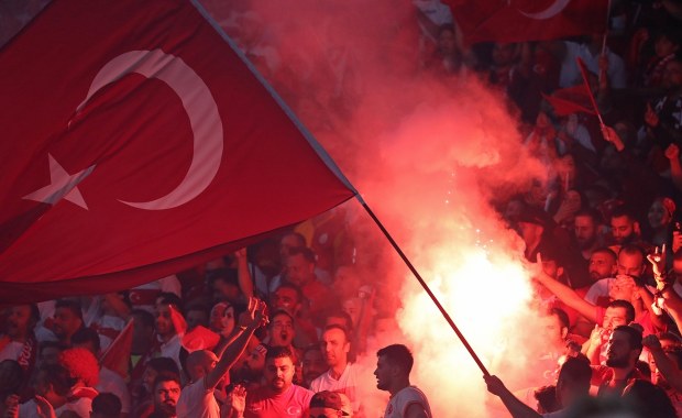 ​Piłkarze błyszczeli formą głównie u bukmachera. Sypią się zawieszenia