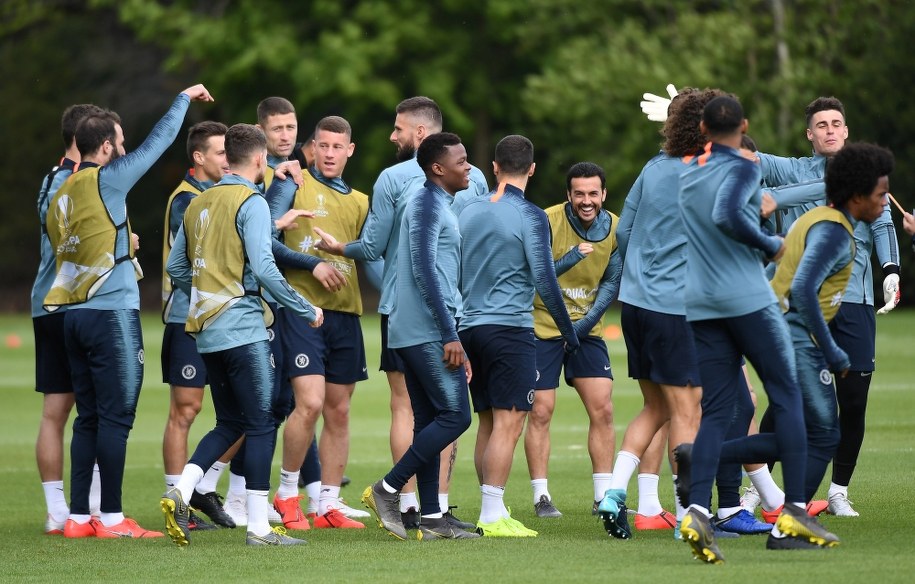 Piłkarze Chelsea podczas treningu /ANDY RAIN /PAP/EPA