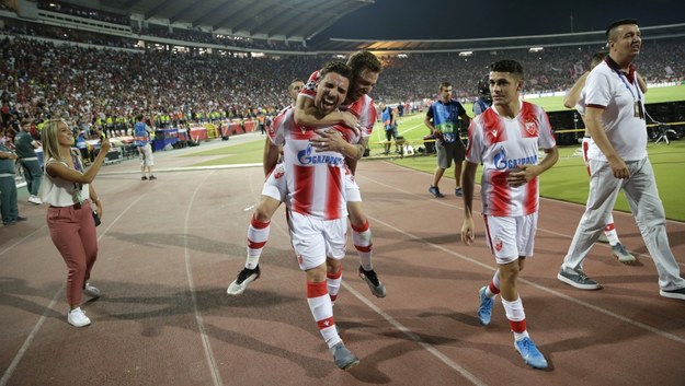 Piłkarze Crveny Zvezdy Belgrad świętują awans do Ligi Mistrzów /Andrej Cukić /PAP/EPA