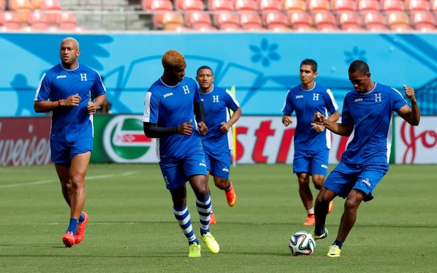 Piłkarze Hondurasu w czasie treningu /JEON HEON-KYUN /PAP/EPA
