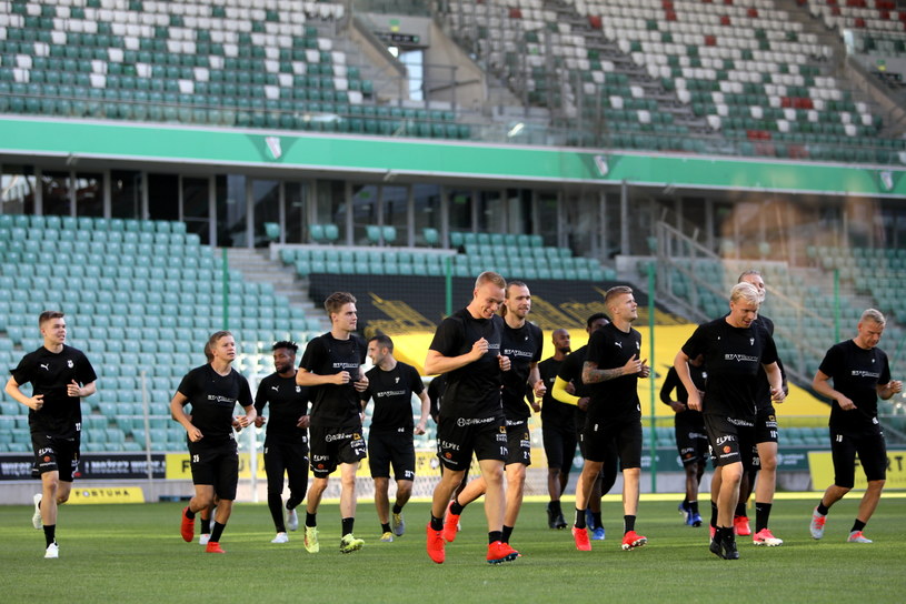 Piłkarze KuPS podczas treningu na stadionie Legii / PAP/Leszek Szymański /PAP