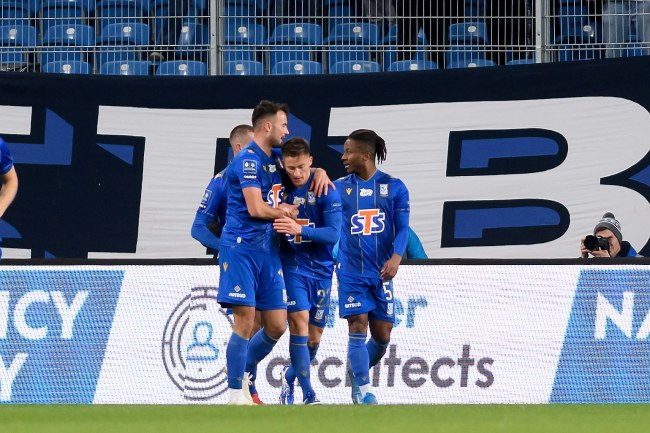 Piłkarze Lecha Poznań cieszą się po zdobyciu gola /	Jakub Kaczmarczyk   /PAP