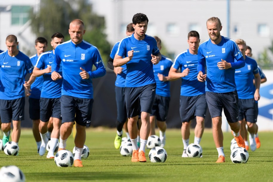 Piłkarze Lecha Poznań Nicklas Barkroth (L) /Jakub Kaczmarczyk /PAP