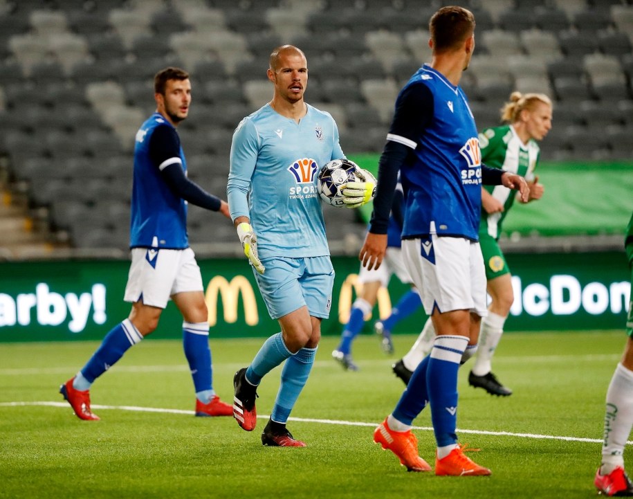 Piłkarze Lecha Poznań w meczu 2. rundy kwalifikacji Ligi Europy z Hammarby IF /STEFAN JERREVANG /PAP/EPA
