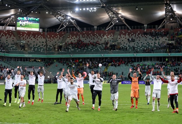 Piłkarze Legii Warszawa cieszą się ze zwycięstwa po rewanżowym meczu 4. rundy eliminacji Ligi Europy / 	Leszek Szymański    /PAP