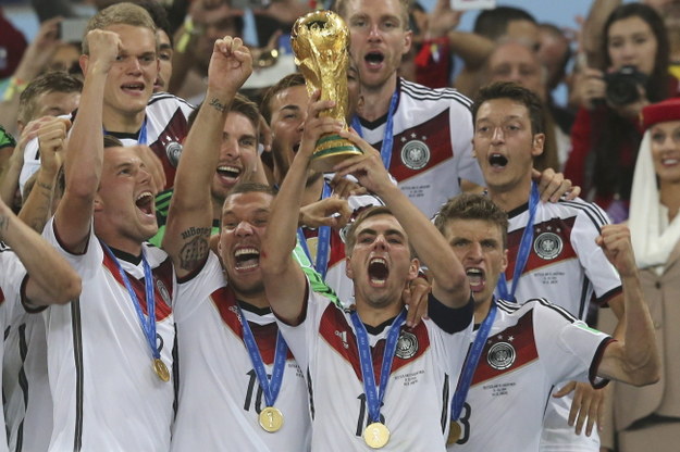 Piłkarze Niemiec po raz czwarty w historii zdobyli mistrzostwo świata /MARCELO SAYAO /PAP/EPA