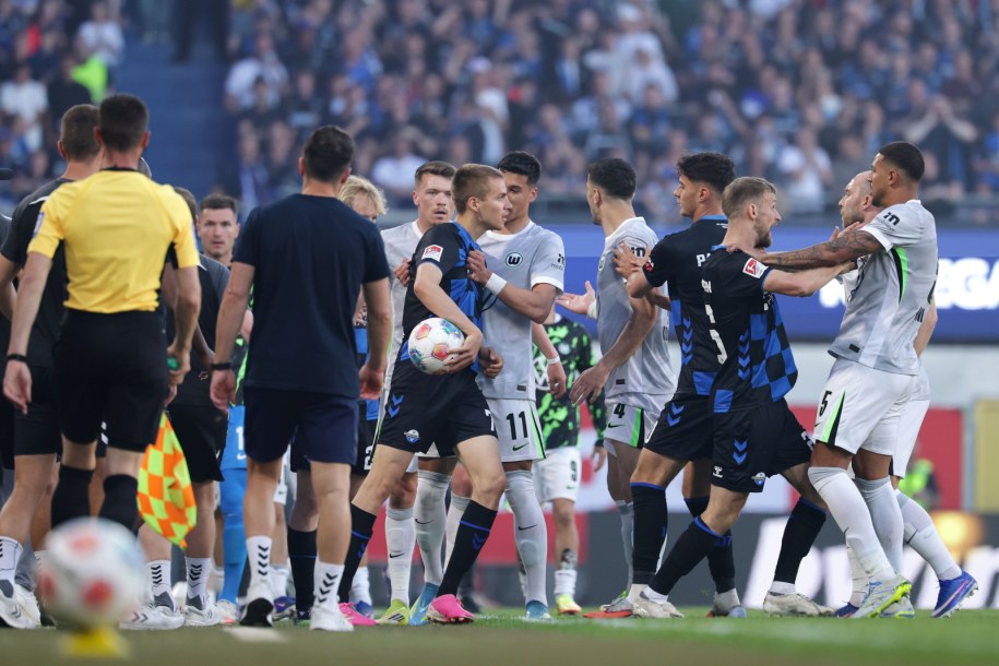 Piłkarze Paderborn wywalczyli awans do Bundesligi kosztem Wolfsburga /	CHRISTOPHER NEUNDORF /PAP/EPA