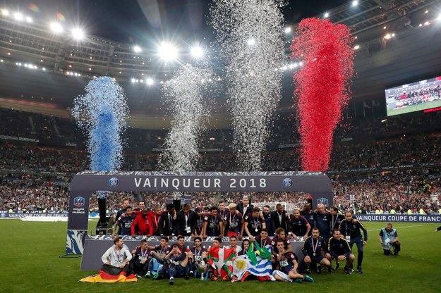 Piłkarze Paris Saint-Germain pokonali w Paryżu trzecioligowy Les Herbiers 2:0 i po raz czwarty z rzędu, a 12. w historii wywalczyli Puchar Francji /CHRISTOPHE PETIT TESSON /PAP/EPA