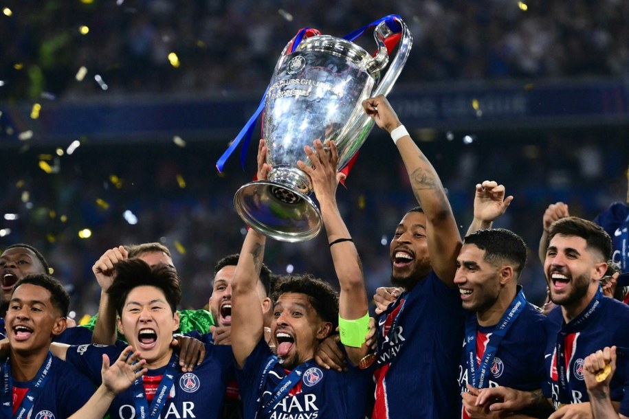 Piłkarze PSG - triumfatorzy Ligi Mistrzów w sezonie 2024/2025 /MARCO BERTORELLO/AFP /East News
