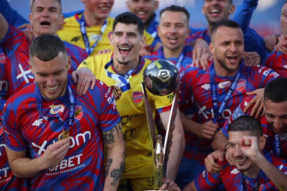 Piłkarze Rakowa mają powody do radości /	Łukasz Gągulski /PAP