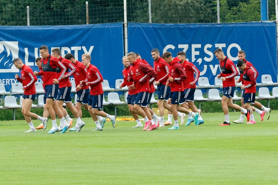 Piłkarze Rakowa podczas treningu przed jutrzejszym meczem 3. rundy eliminacji Ligi Mistrzów z Arisem Limassol /Waldemar Deska /PAP