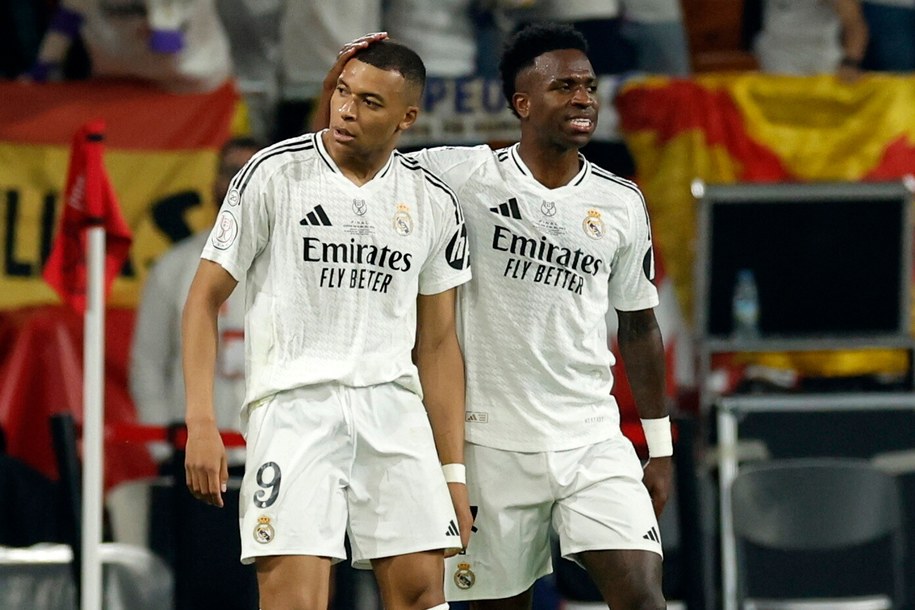 Piłkarze Realu Madryt: Kylian Mbappe i Vinicius Junior /JULIO MUNOZ  /PAP/EPA
